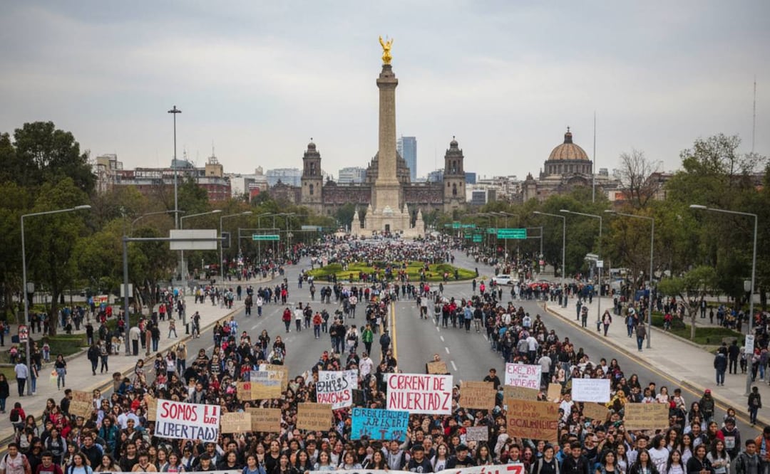 O¿Imagen ilustrativa: IA (Trafico HOY sábado 15 de noviembre en la CDMX: Vialidades afectadas por marchas)