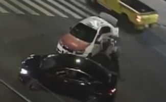Motociclista muere tras brutal impacto contra taxi que bloqueaba carriles en Iztapalapa