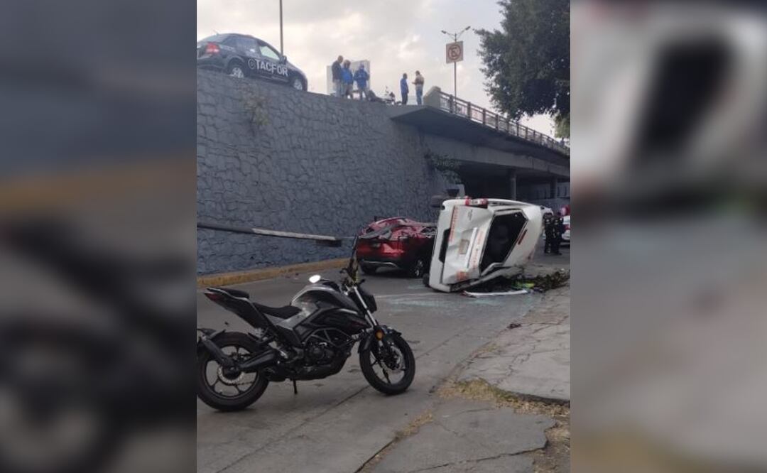 Chofer borracho vuela de puente y cae varios metros en Periférico Norte, hay heridos
