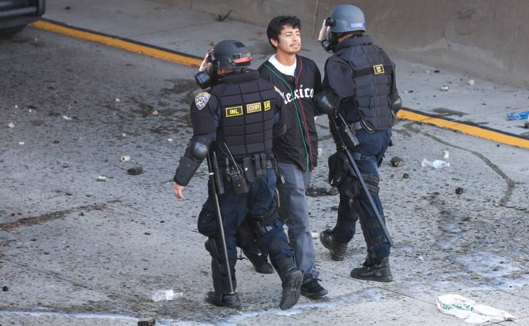 Mexicanos detenidos por manifestaciones en Estados Unidos. Foto: (AFP)