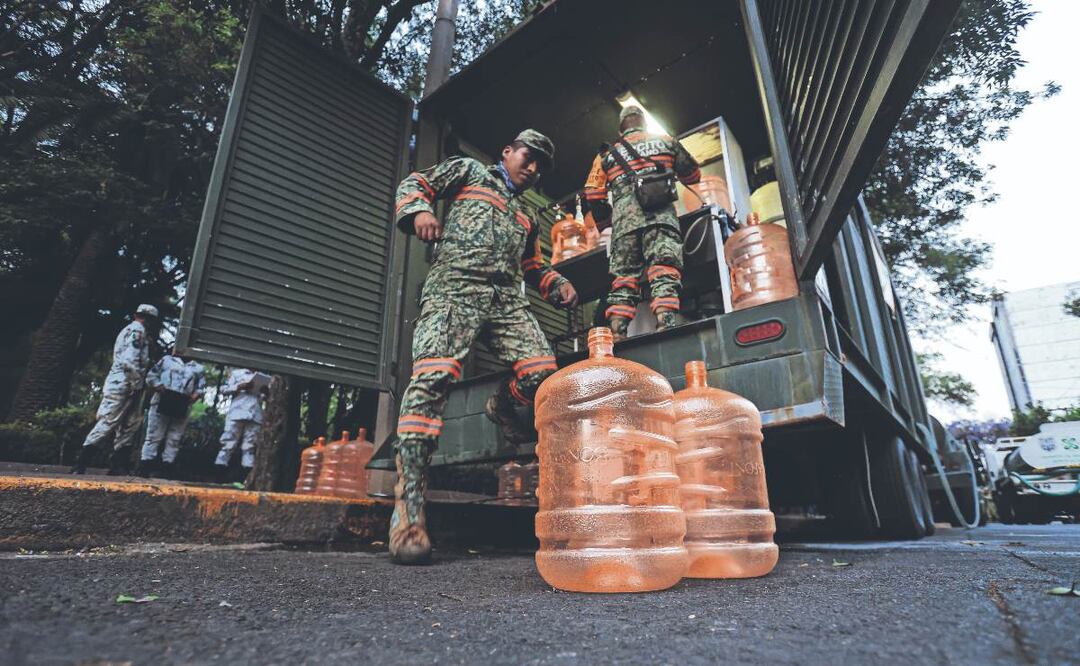 Ejército Mexicano tira paro a vecinos de la Benito Juárez por agua con olor a combustible