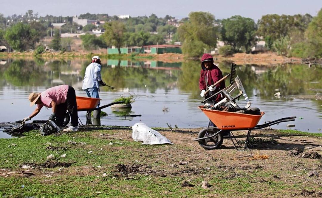 Tras jornada de limpieza, sacan dos toneladas de basura de la laguna La Piedad