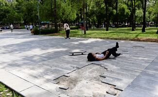 ¡Una manita de gato, por favor! La Alameda Central luce descuidada y llena de ambulantes 