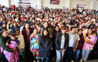 Llegan los apoyos a mamás trabajadoras y a adultos mayores en Michoacán