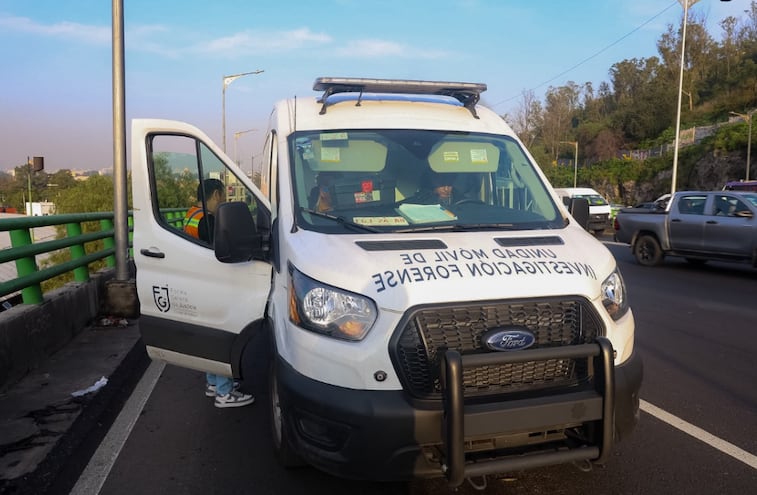 ¡Casco no fue suficiente! Biker derrapa y muere al estrellarse en un puente de Indios Verdes