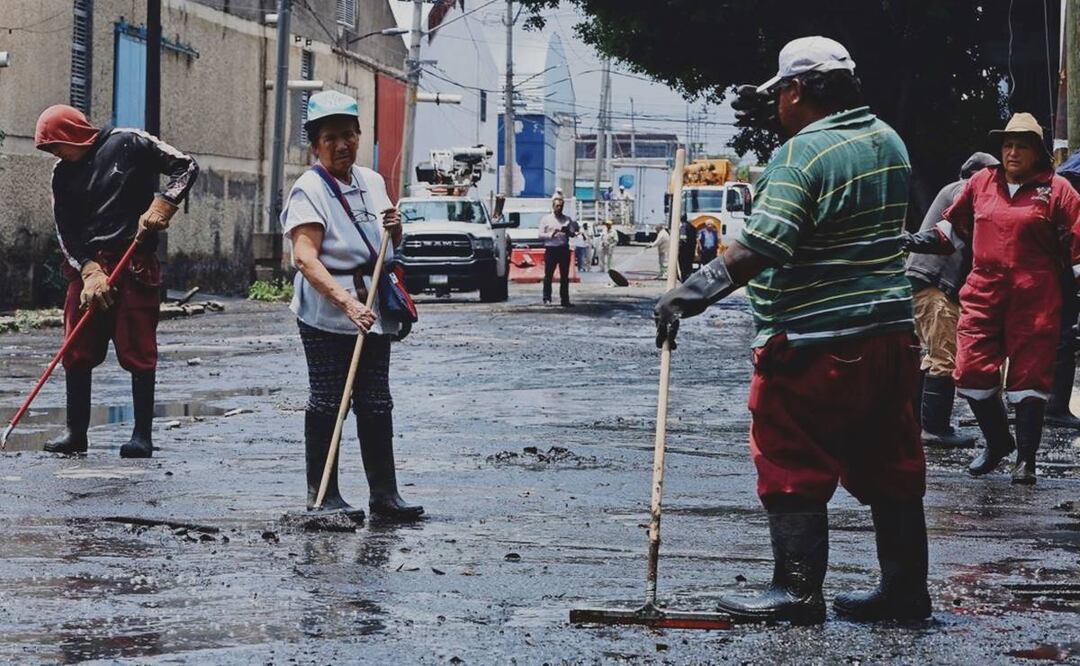 “¿Te imaginas desayunar con ese olor'”: Vecinos de Iztapalapa se inundan en aguas negras