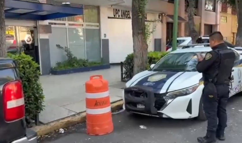 ¡Muere en la puerta del edificio de la policía! Hombre apuñalado cae sin vida en la Tabacalera