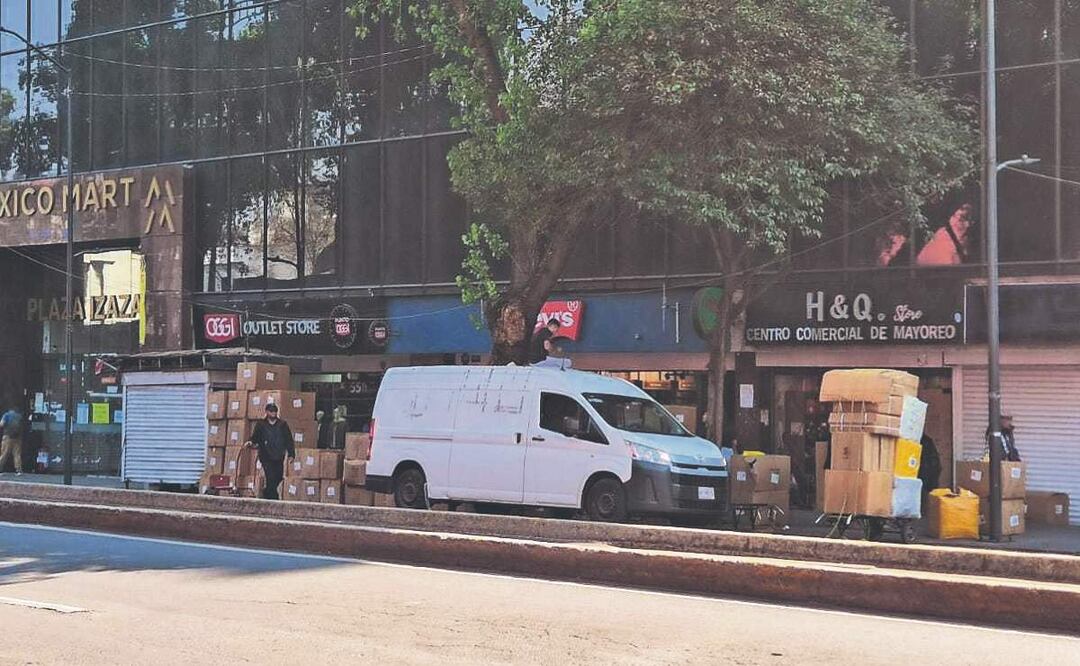 Continúa la venta de productos chinos en el Centro de la CDMX, pese al cierre de Izazaga 89