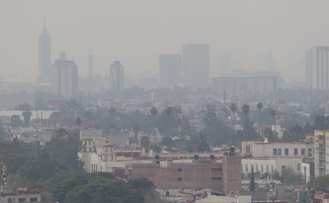 Luego de una noche de pirotecnia, contaminación se apodera de la CDMX y el Edomex