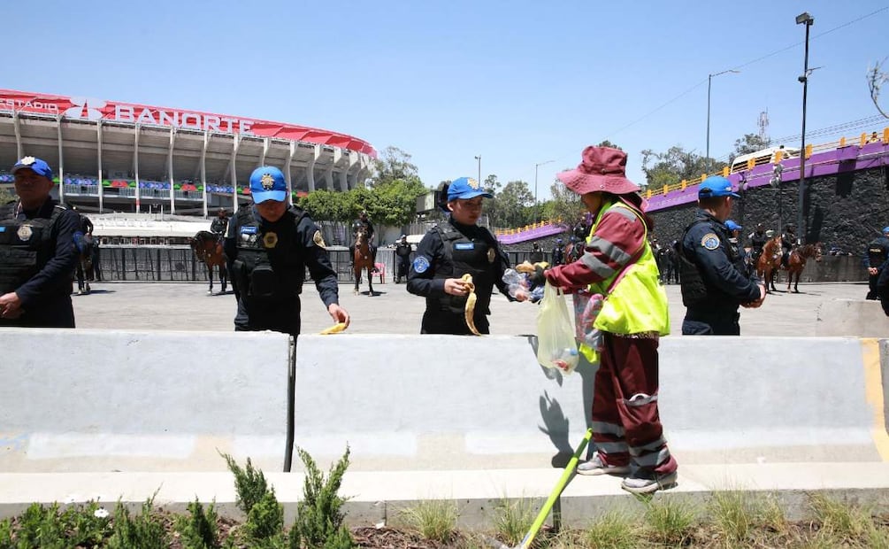 Foto: Cuartoscuro (4 mil policías de tránsito estarán la periferia del Estadio Azteca durante el Partido de Leyendas México vs Brasil)