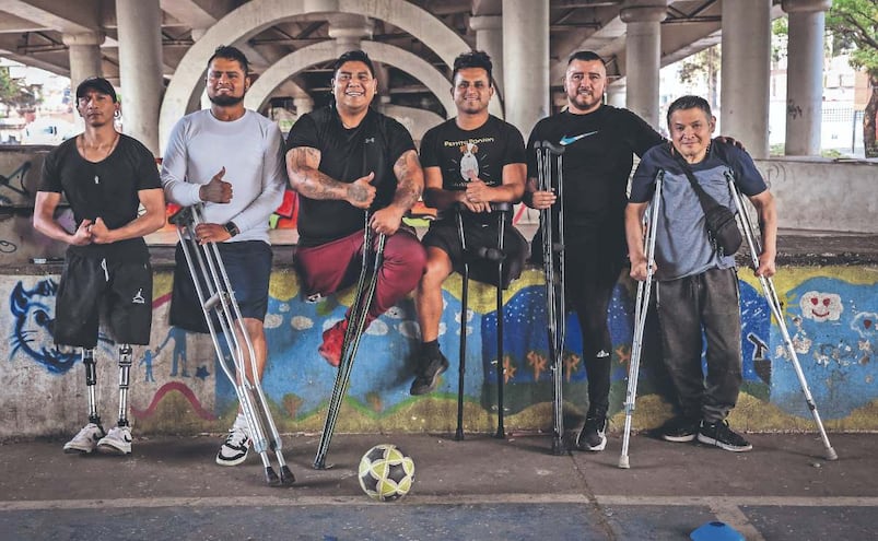 “Mi vida continuó”: El joven que venció al cáncer y creó el primer equipo de futbol para amputados en CDMX