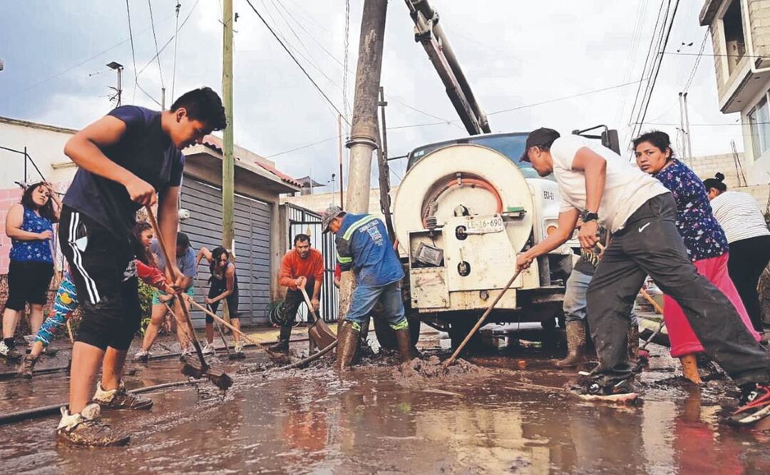 Tras la tormenta, vecinos de Chalco siguen en desolación y buscan recuperar su patrimonio