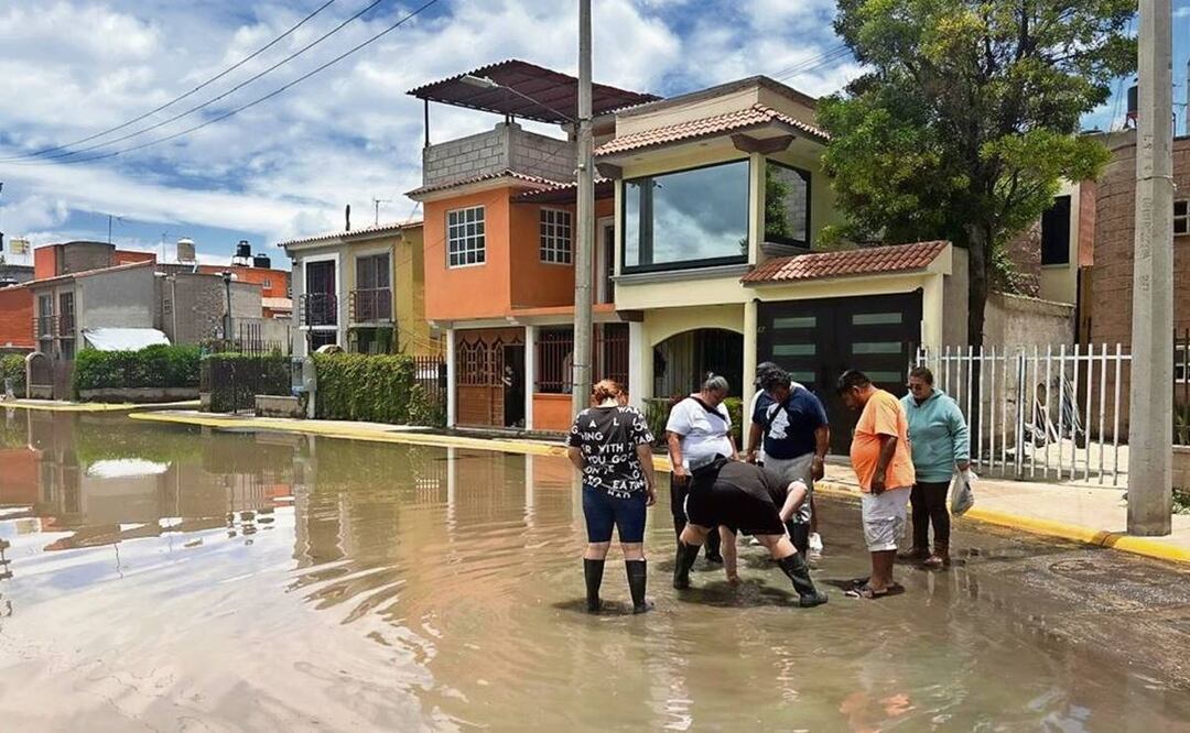 Vecinos de Chicoloapan también se inundan y culpan al Mexibús