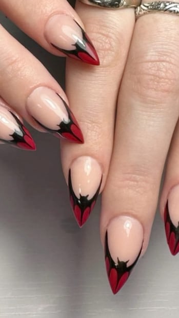 Las uñas spooky que serán tendencia este Halloween 2026
Foto: Pinterest