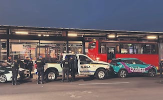 Motociclista con prisa murió rápido: Invadió el carril del Metrobús y se estampó, en Insurgentes Sur