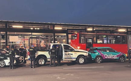 Motociclista con prisa murió rápido: Invadió el carril del Metrobús y se estampó, en Insurgentes Sur