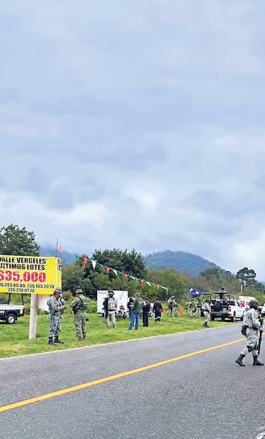 Los atan y los dejan tirados en carretera, en los límites de Morelos y Edomex
Fotos: especiales
