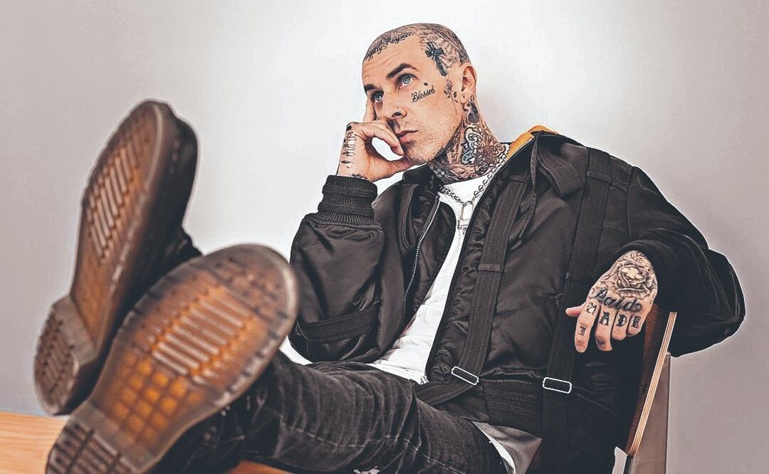 Tunden a Travis Barker por vender regalo de un fan mexicano ¿de qué se trata?