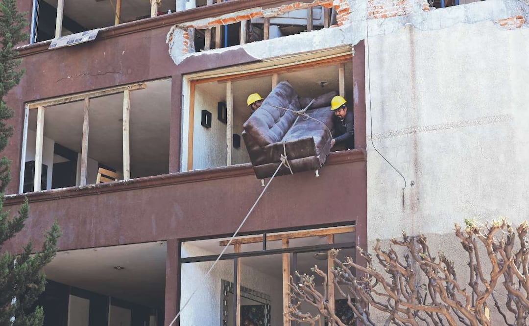 Tras explosión de gas en Taxqueña, vecinos empacan su vida y buscan dónde vivir. Foto: (Fernanda Rojas. El Gráfico)