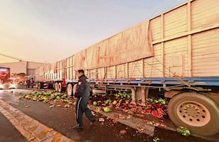 Caos en la México-Querétaro tras choque de tráiler robado que chocó en la caseta de Tepotzotlán