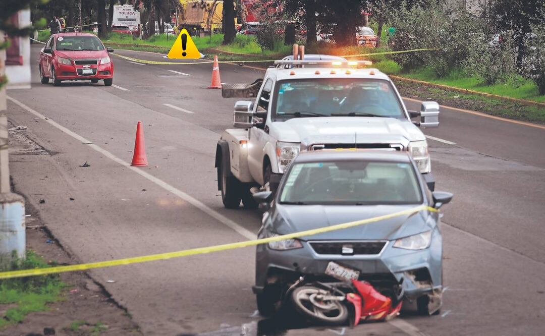 Conductor manda con La Parca a motociclista y huye a pie, en Edomex