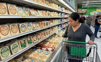 PROFECO informa qué marcas de queso manchego salieron reprobadas en su estudio de calidad