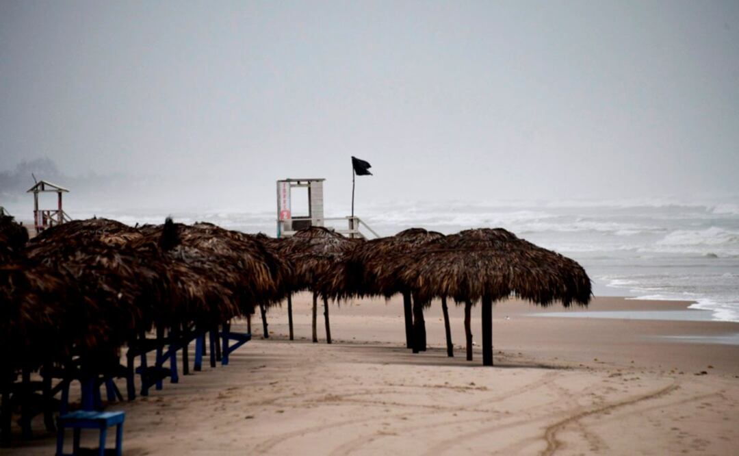 Tormenta tropical Carlotta se aleja, pero deja fuertes lluvias en varios estados