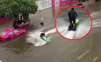 Hombre recorre calles inundadas de Bangkok en moto acuática y recibe castigo