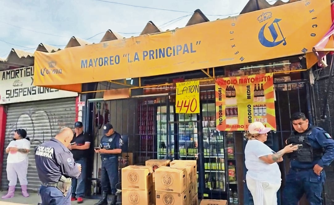 Dos sujetos armados se abrieron camino entre los clientes de la víctima y le dispararon. Foto: Especial