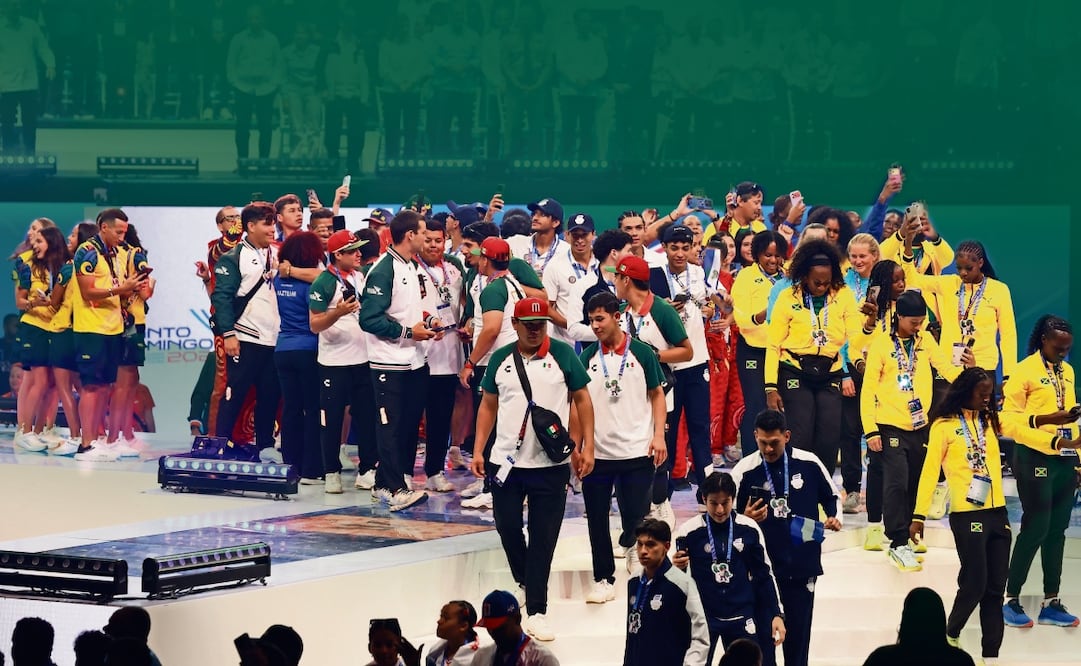 Deportistas de distintas delegaciones participan en la ceremonia de clausura de los XXV Juegos Centroamericanos y del Caribe Santo Domingo 2026 este sábado, en Santo Domingo (República. Foto: Especial
