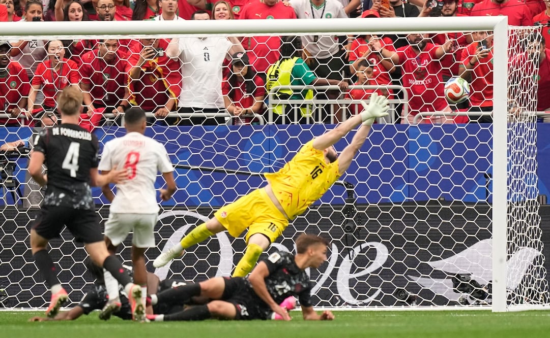 El marroquí Azzedine Ounahi (8), anota el segundo gol de su equipo durante el partido por los octavos de final del Mundial ante Canadá, el sábado 4 de julio de 2026, en Houston. Foto: AP
