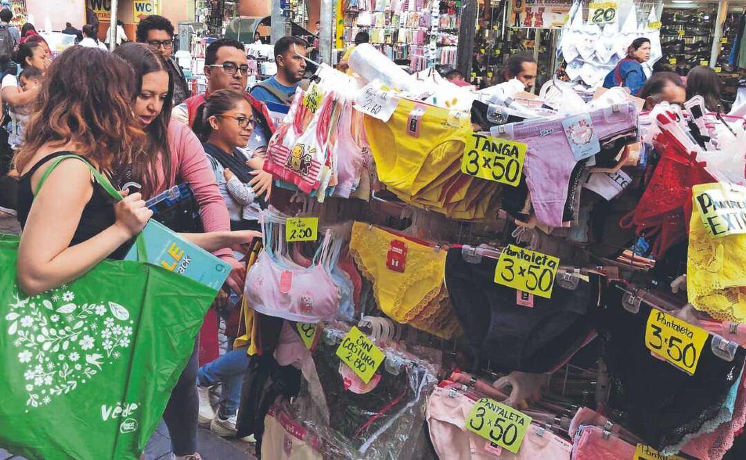 ¿Fin de una tradición? Baja venta de calzones rojos y amarillos en mercados de CDMX