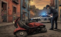 ¡Se la partió todita! Mujer motociclista derrapa, se da en la choya y muere en la Benito Juárez