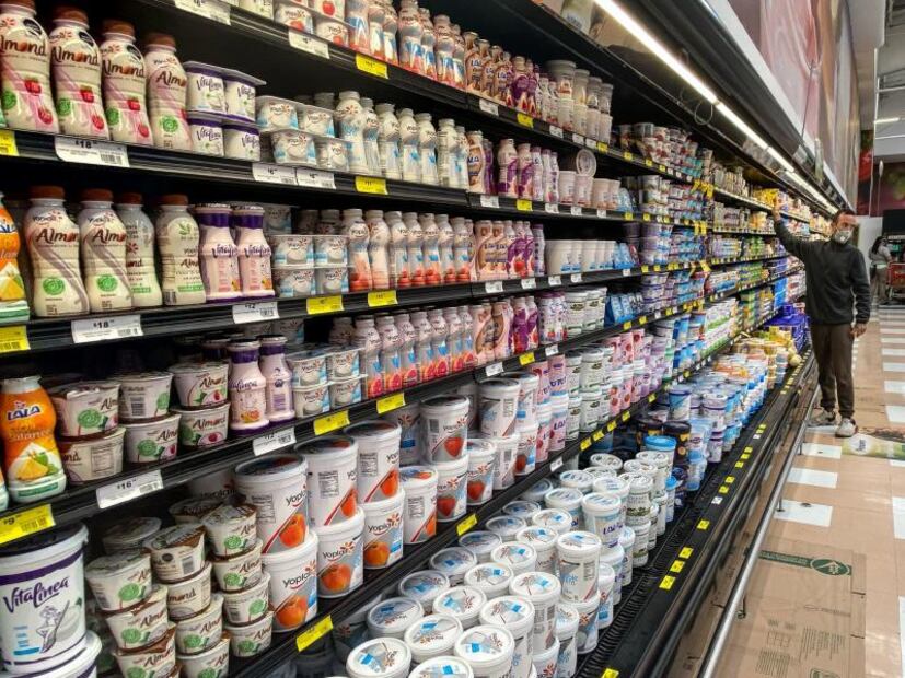 781441_suspension_de_venta_de_yogurt_y_queso-2_web.jpg