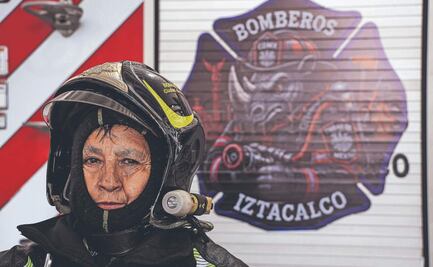 Juana Zarza, la bombera con más años de servicio en CDMX que abrió camino a otras mujeres