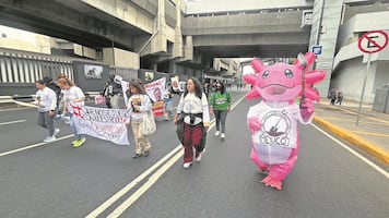 Madres buscadoras protestan en el Tour del Trofeo de la Copa Mundial en Iztacalco