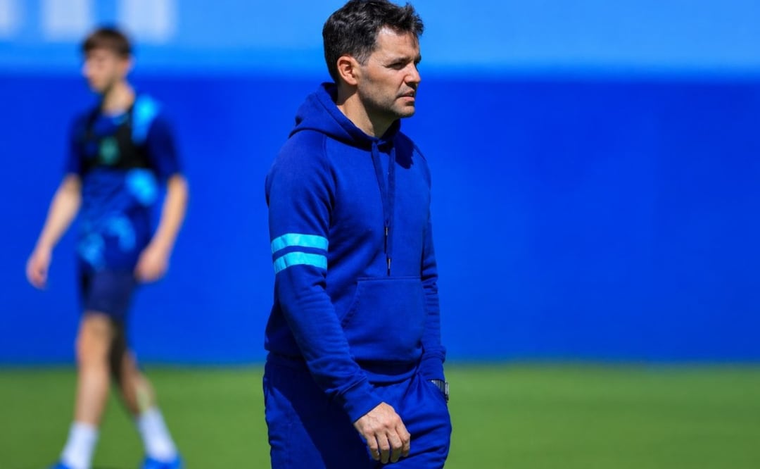 ¿Quién será el nuevo técnico de Cruz Azul, tras la salida de Nicolás Larcamón?. Foto: (Cruz Azul)