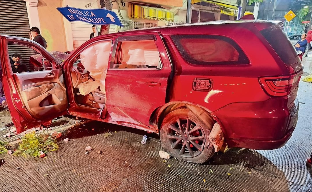 Se estrella una camioneta en la GAM, los cinco ocupantes resultaron lesionados. Foto: Especial