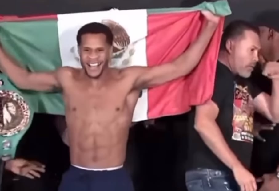 devin_haney_con_la_bandera_de_mexico.png