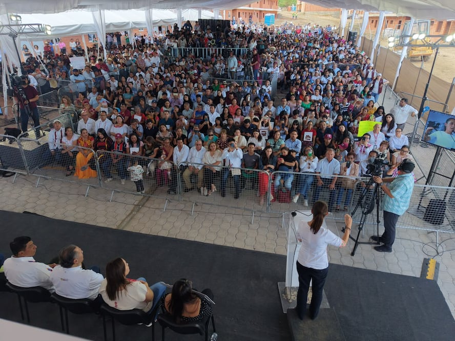 ¿No entraste a la UNAM? Sheinbaum ofrece lugar en la Universidad Rosario Castellanos. Foto: (Presidencia)