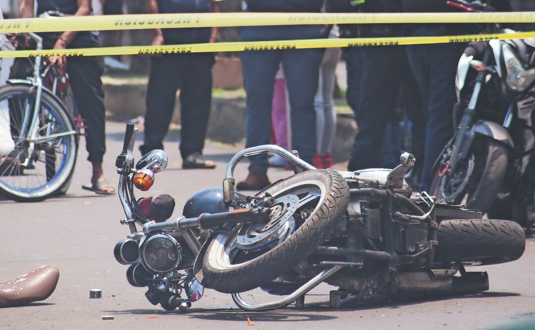 Motociclistas muertos. Foto: (Luis Camacho. El Gráfico)