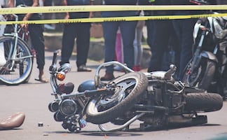 ¡Valió Bonafont! Automovilista impacta a biker que murió al estrellarse con un camión de agua