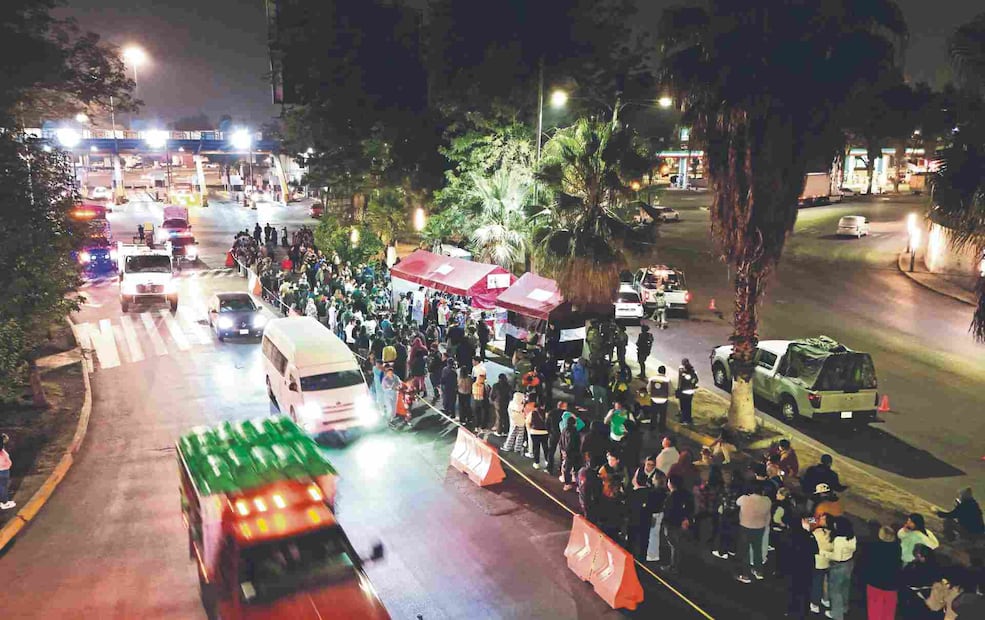 Aumentan casos de sarampión en CDMX y se hacen largas filas por vacuna de noche a la Central de Abasto. Foto: (Valente Rosas. El Gráfico)