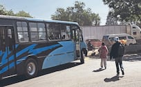 Caos en Periférico Norte: Pasajeros arriesgan la vida en carriles centrales de Cuautitlán Izcalli