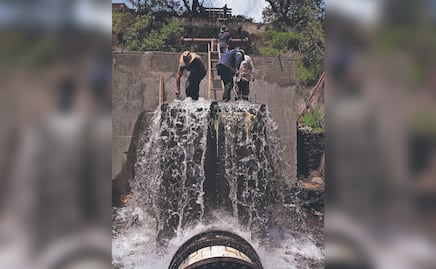 Nueva fuga de agua inunda San Francisco Tlalnepantla en Xochimilco tras falla en el Cutzamala