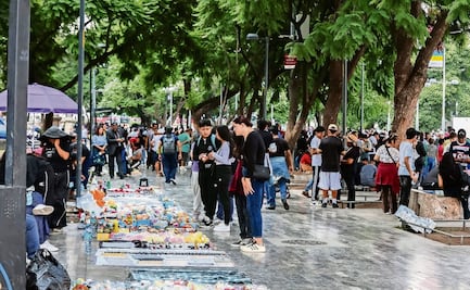 ¡Les vale v...! Ambulantes se instalan en la Alameda Central, a pesar del operativo de Secgob