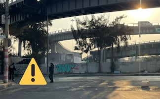 Video: Motociclista muere tras salir volando en una curva que lo hizo caer al menos 20 metros de altura