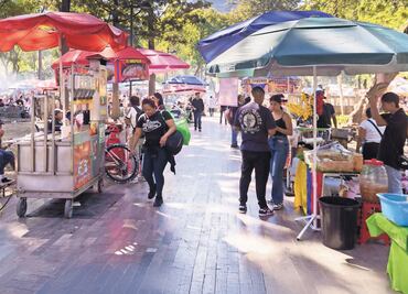 ¿Alameda Central o mercado gigante? Turistas sufren por exceso de vendedores ambulantes