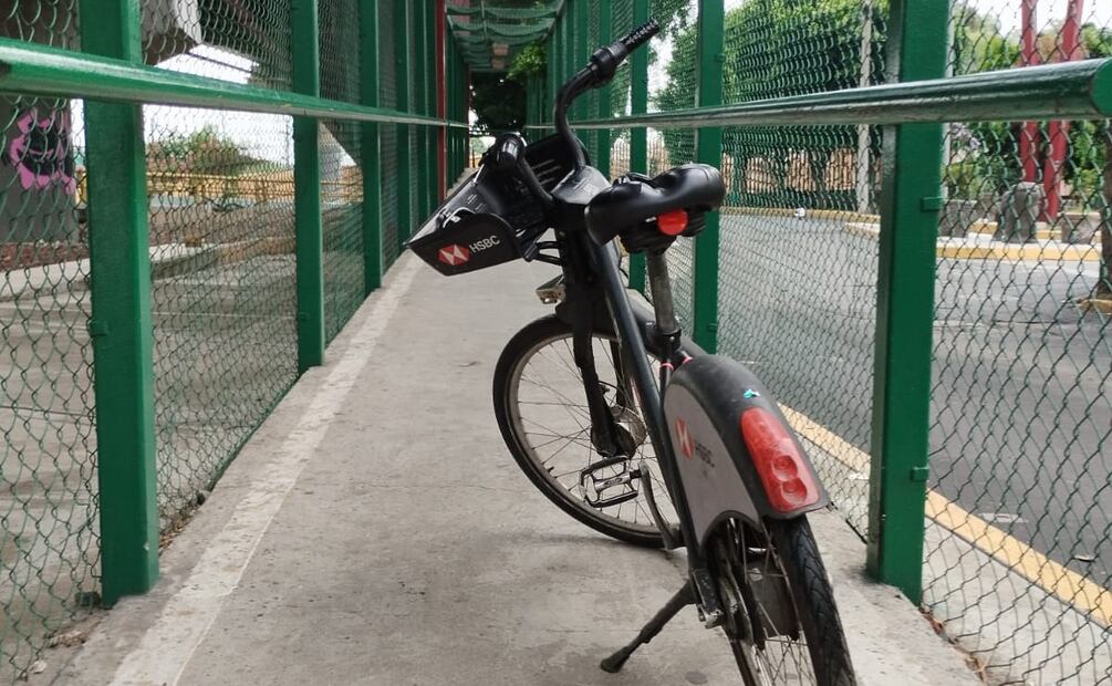 El tamaño de la bicicleta puede llegar a obstruir el paso peatonal. Foto: Pablo Jiménez