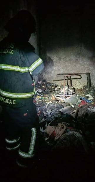 Pidió auxilio, pero las llamas lo atraparon dentro de su casa en Venustiano Carranza
Foto: especiales